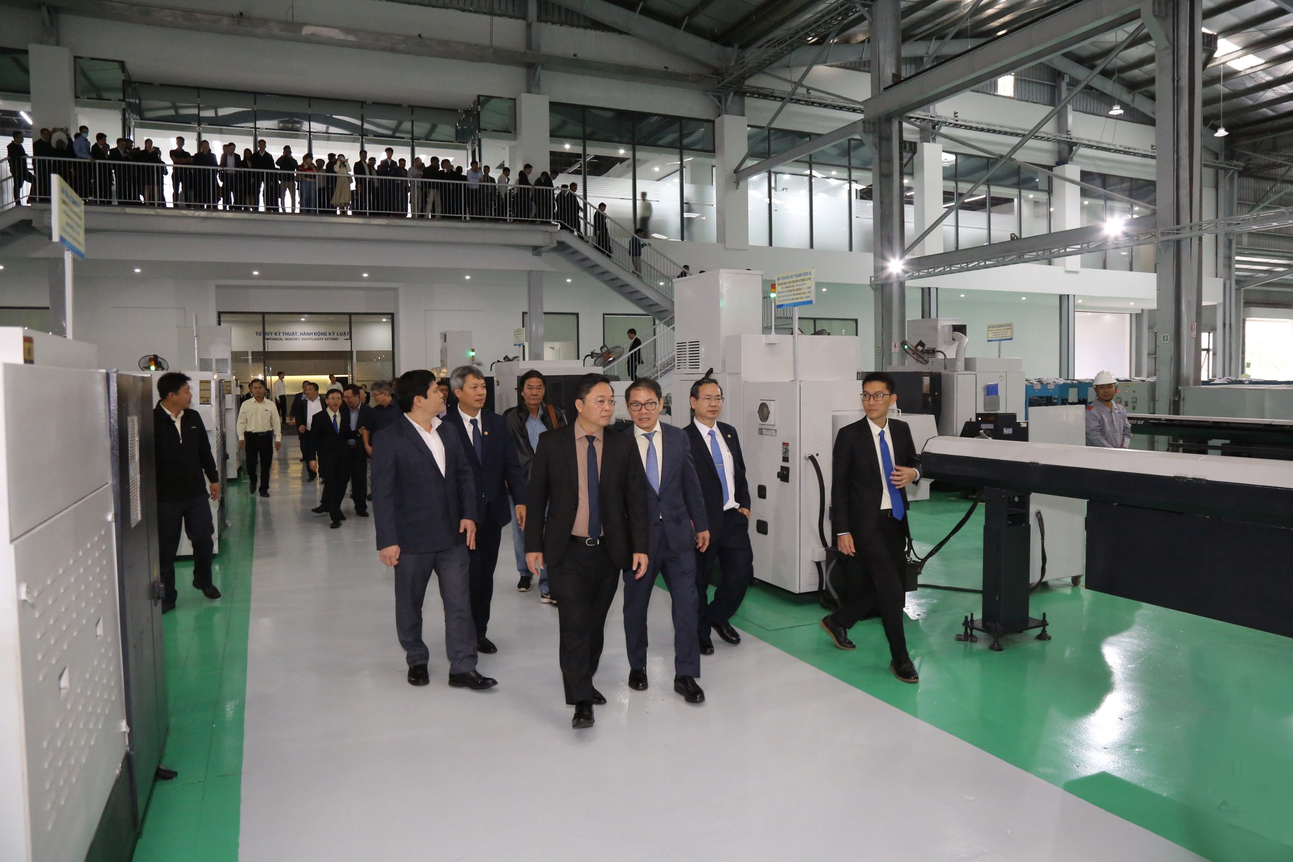 Delegations visit plants at THACO Chu Lai Industrial Park. 