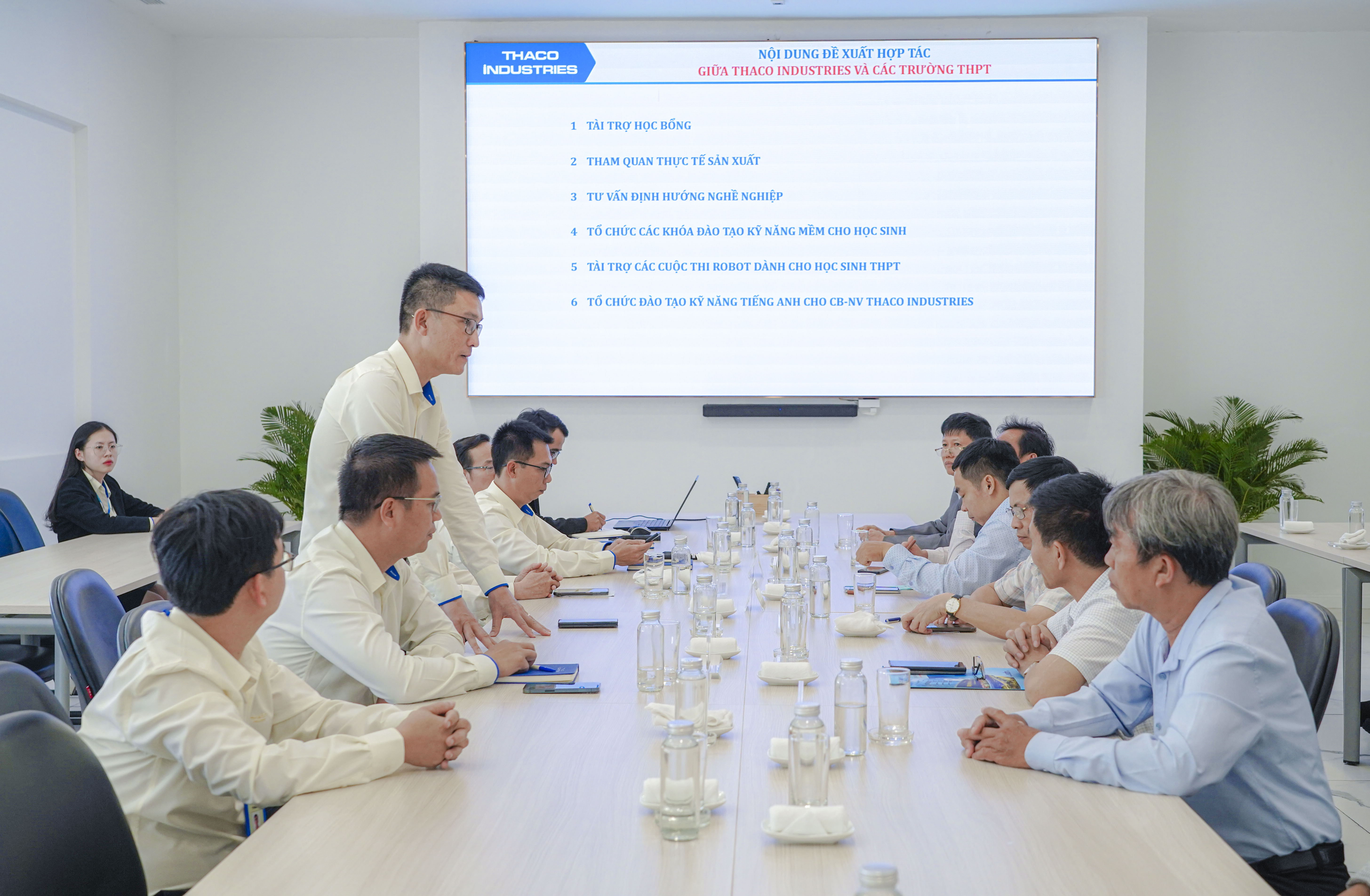 Buổi làm việc giữa THACO INDUSTRIES và các trường THPT của huyện Núi Thành.