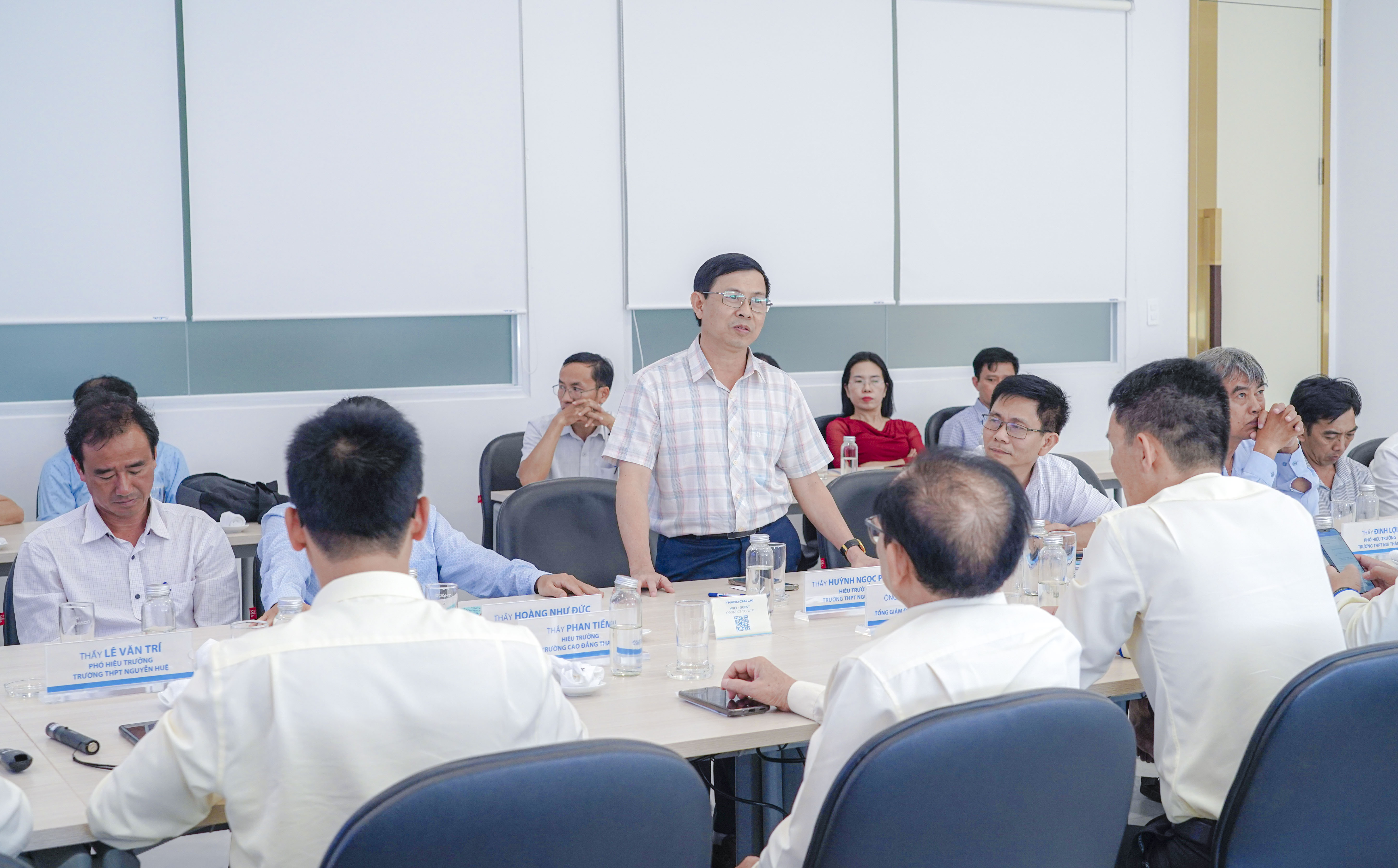 Thầy Huỳnh Ngọc Phúc - Hiệu trưởng Trường THPT Nguyễn Huệ.