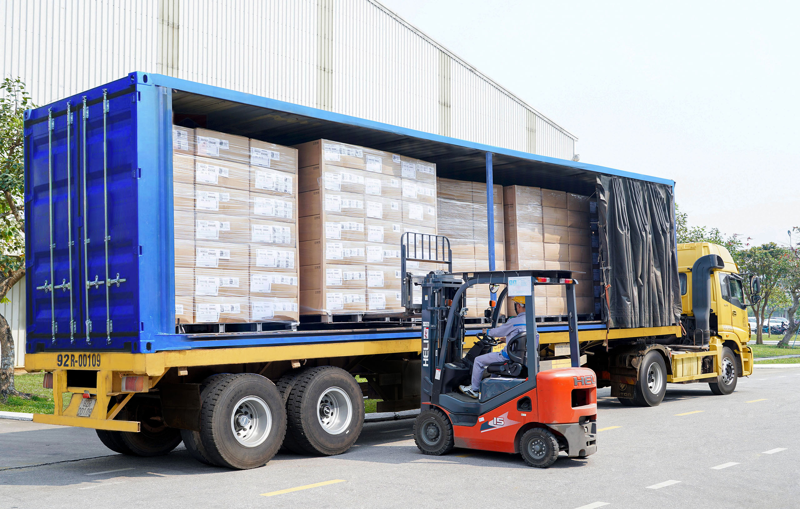 THACO INDUSTRIES boosts exports of seat covers to South Korea, affirming its capacity for production and supply of high-quality OEM parts and components.