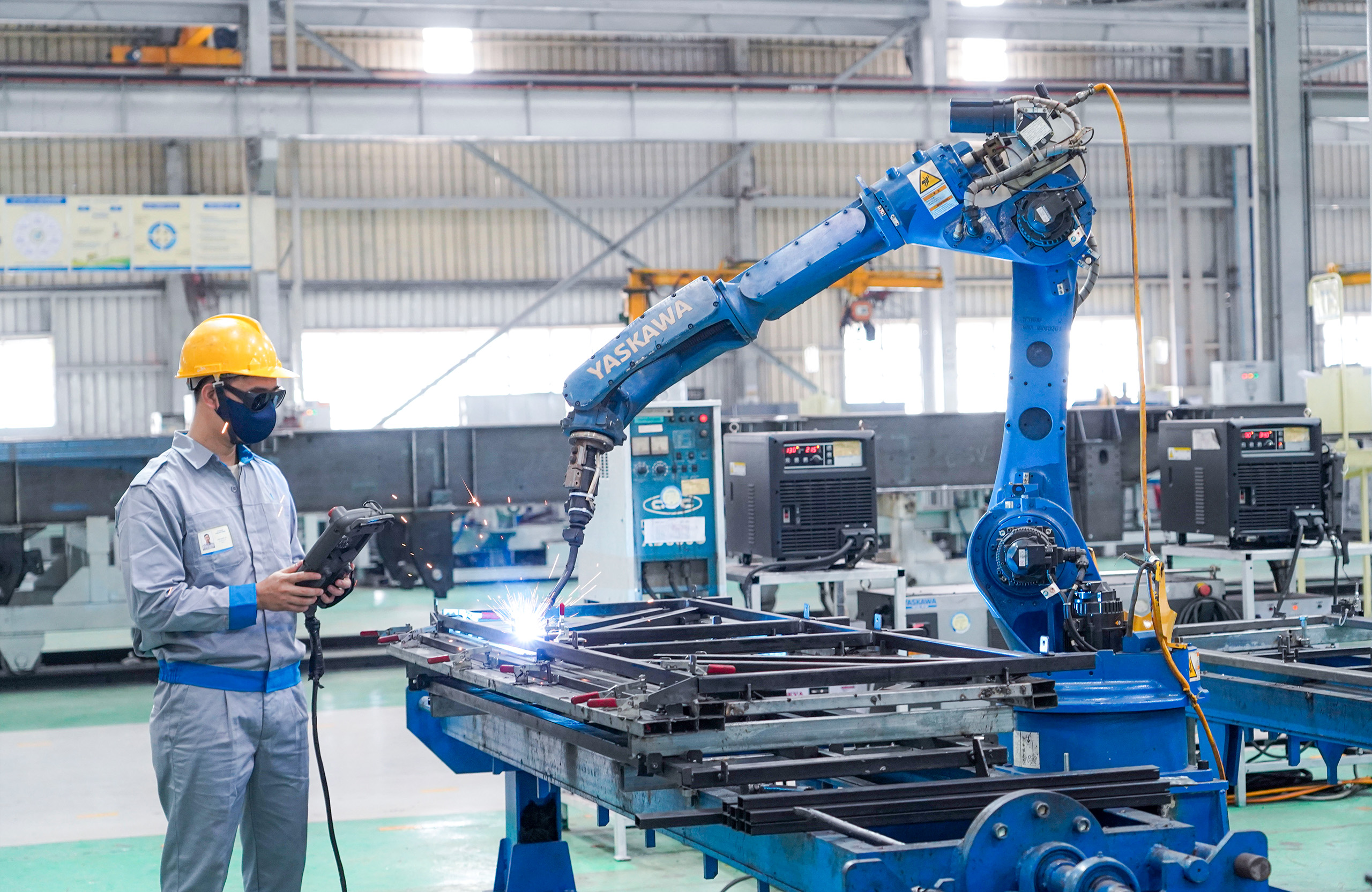 Anh Ngô Quốc Vũ - Công nhân vận hành robot hàn, xưởng Hàn Sản phẩm trong nước