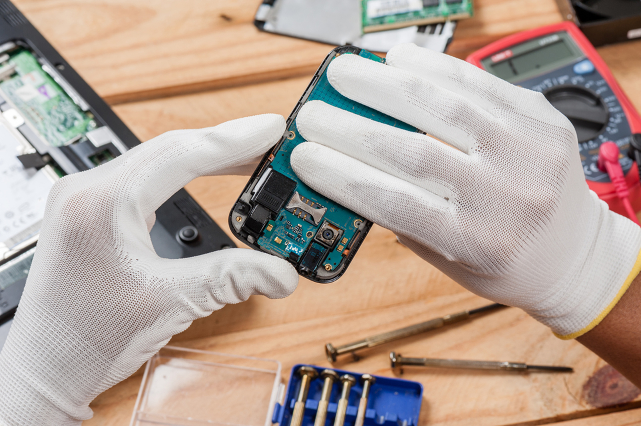 Why should you use anti static gloves?