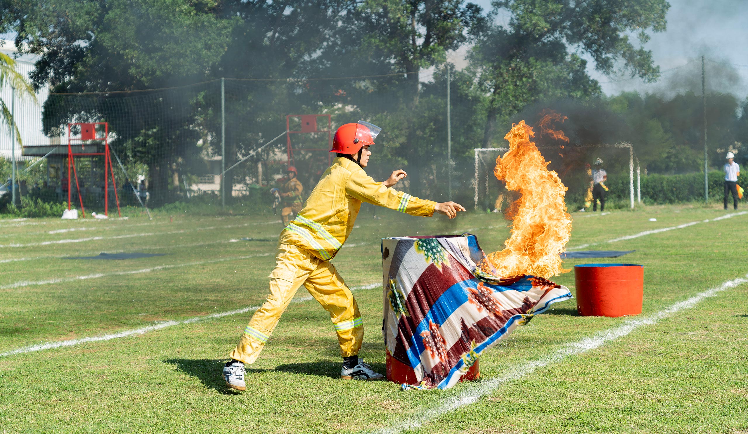 Dùng chăn chữa cháy