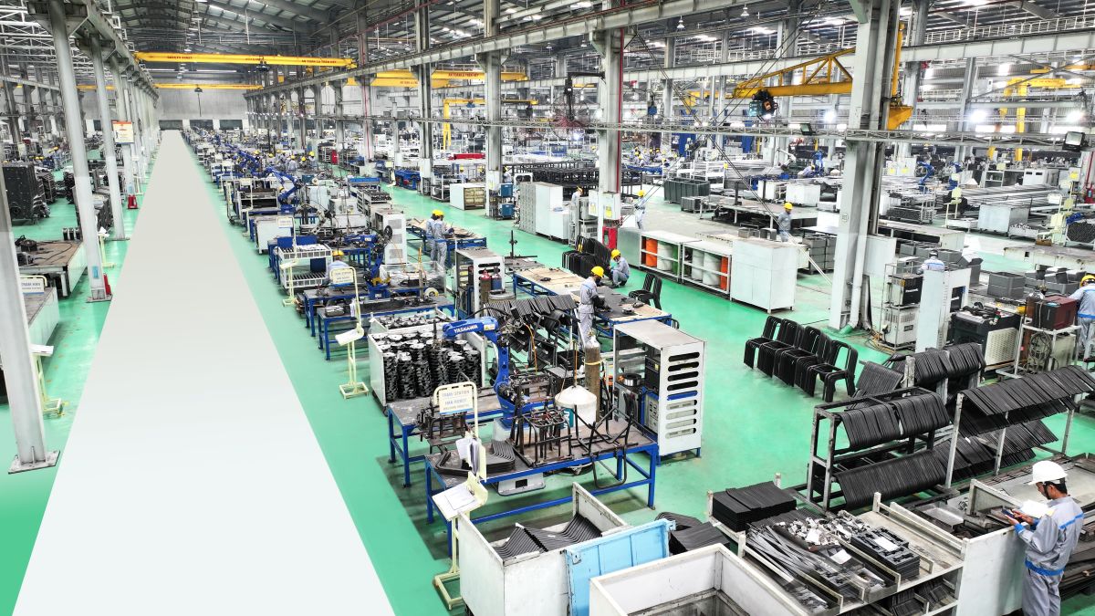 Robotic welding in THACO INDUSTRIES factory