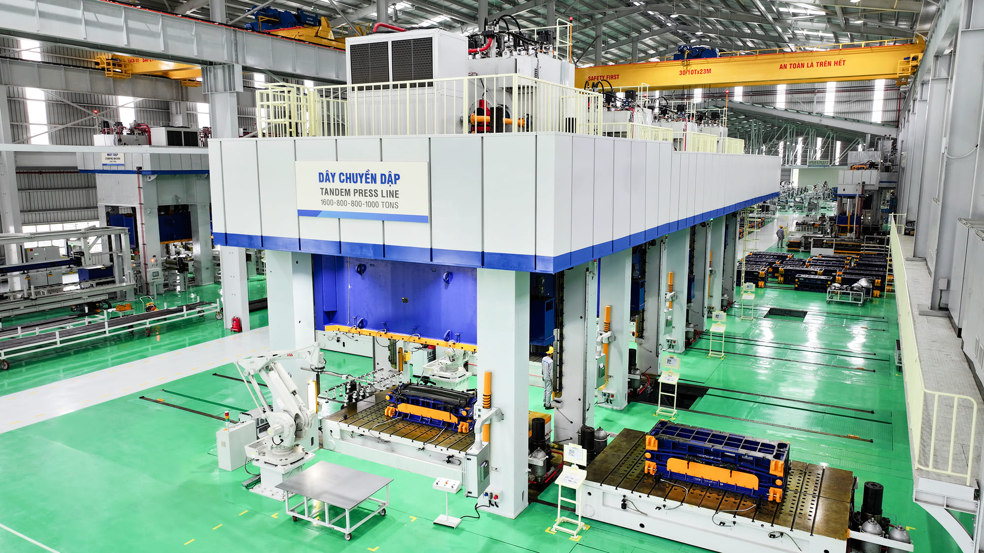 Automotive sheet metal stamping machine forming metal car