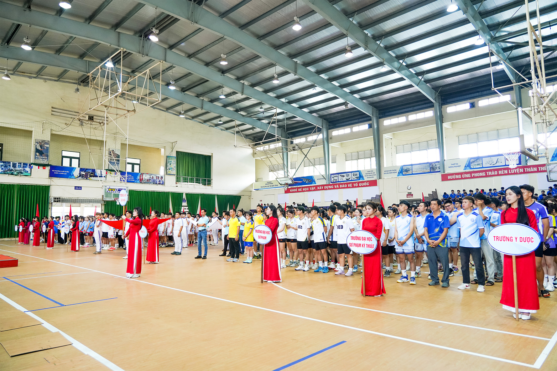 Đại hội thu hút gần 1.000 vận động viên tham gia
